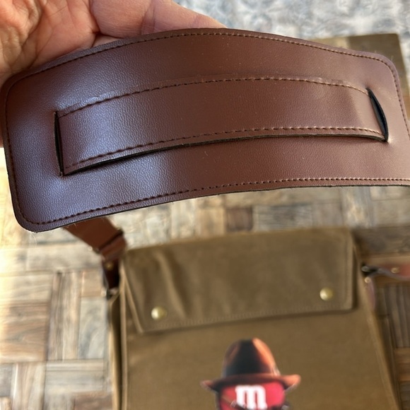 M&M Canvas Satchal Messenger Bag - Picture 4 of 10